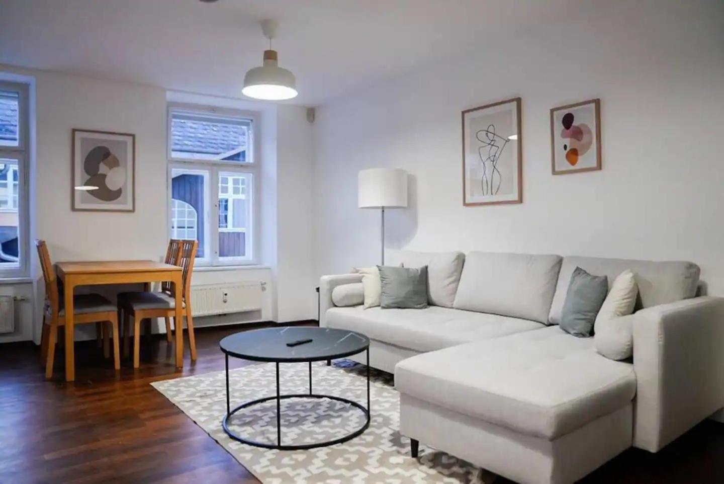 Authentic Austrian Flat In The South Of Vienna Lejlighed Modling Eksteriør billede